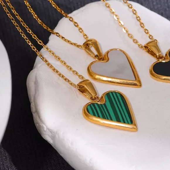 💚Gold plated Green heart necklace - Picture 5 of 5